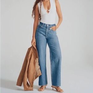 Abercrombie & Fitch High-Rise Straight Leg Jeans - Light Blue Wash